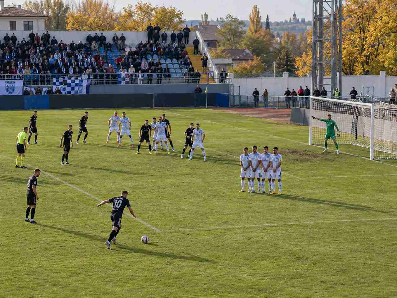 Analiza formei recente și strategiile tactice ale echipelor moldovenești Fotbaliști pe terenul de joc în timpul unui meci oficial